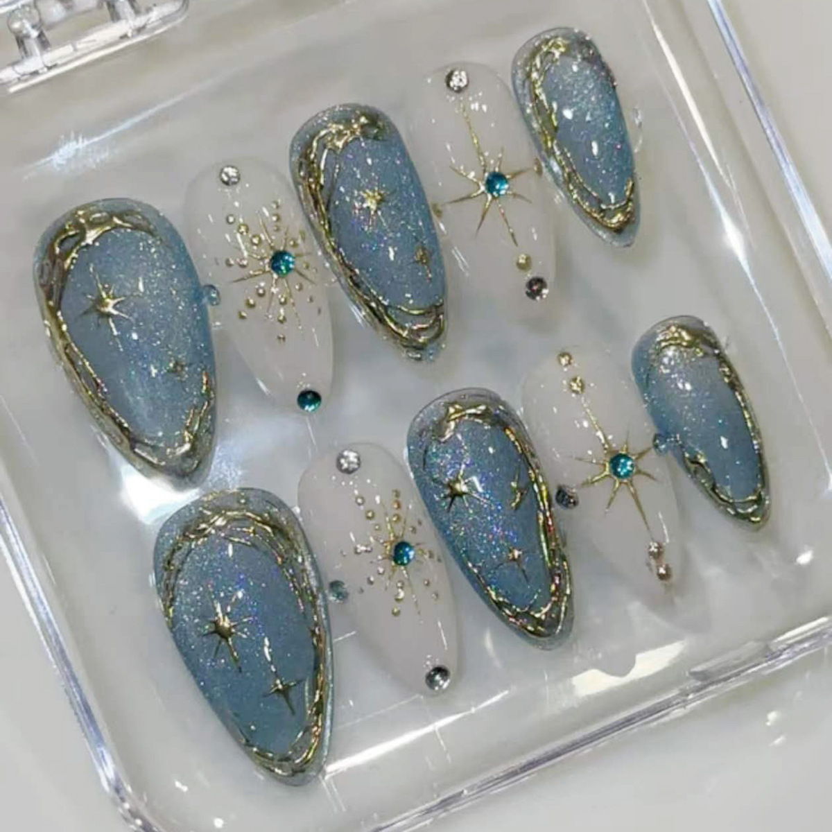Nail Art Quirky - Set di 24 Unghie Finte Blu