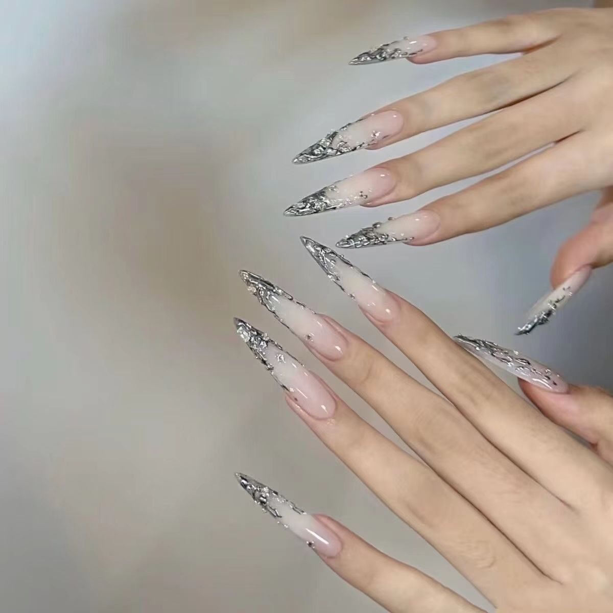 Yk2 Sfumato bianco dorato e di - Press On Nail Set recensione e prezzo