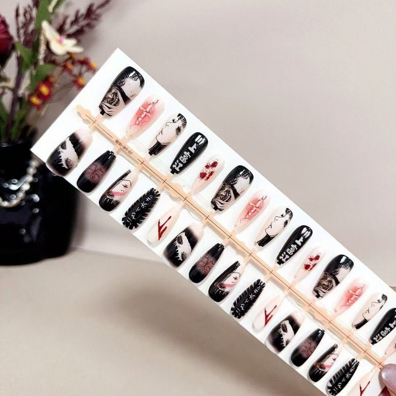 Kawakami Tomie Manicure Toppe  - Press On Nail Set recensione e prezzo