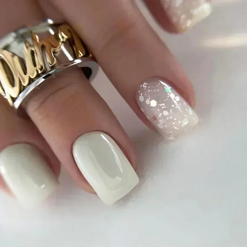 Set da 24 Unghie Finte Corte R - Nail Art Red Wine recensione e prezzo